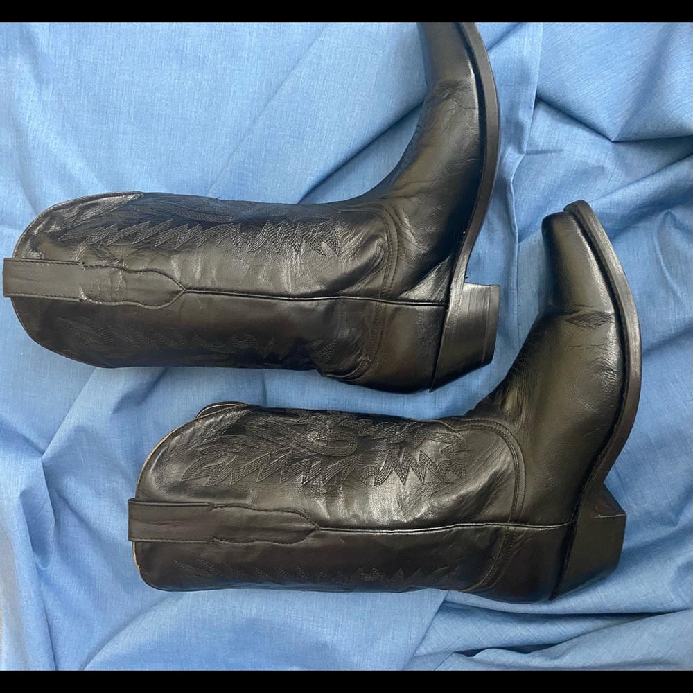 NWT-Black leather cowboy boots